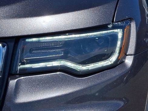 Used 2020 Jeep Grand Cherokee Limited w/ Premium Lighting Group image 9