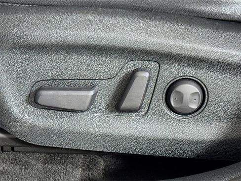 Used 2022 Kia Niro EX Premium w/ Cold Weather Package image 16