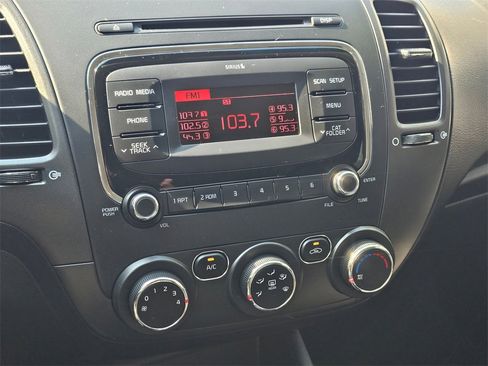 Used 2017 Kia Forte LX image 22