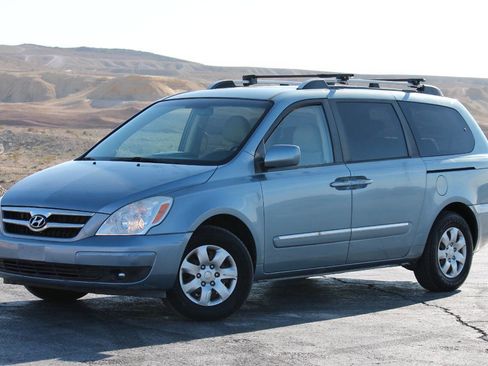 Used 2007 Hyundai Entourage GLS image 3