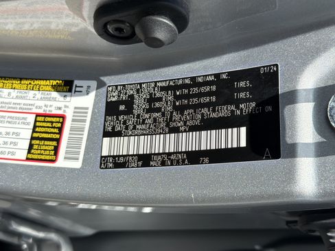 Certified 2024 Toyota Highlander LE AWD/4WD image 30