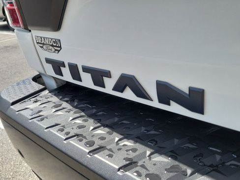 Used 2024 Nissan Titan PRO-4X w/ Pro-4x Convenience Package AWD/4WD image 9