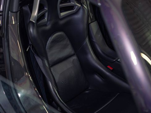 Used 2005 Porsche Carrera GT RWD image 25