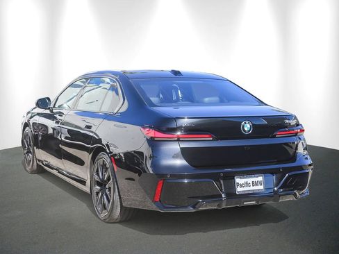 Used 2026 BMW 750e xDrive w/ Premium Package AWD/4WD image 4