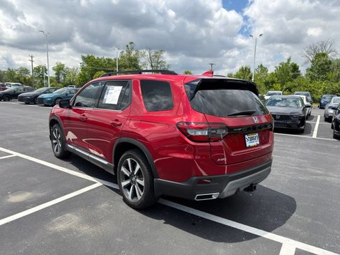 Used 2025 Honda Pilot Touring image 6
