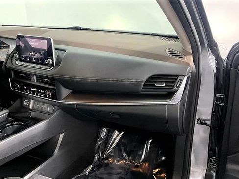 Used 2023 Nissan Rogue SV AWD/4WD image 19