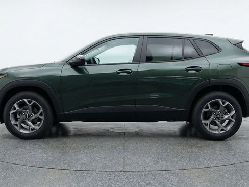 Used 2025 Chevrolet Trax LT FWD image 5
