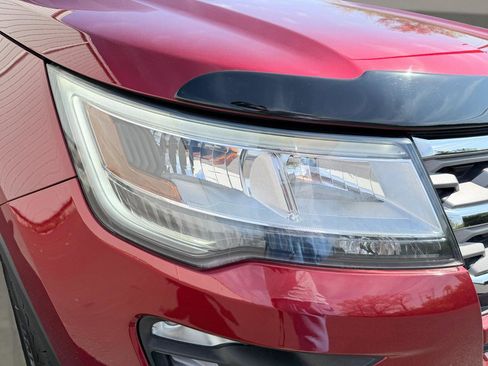 Used 2018 Ford Explorer XLT w/ Equipment Group 202A AWD/4WD image 10