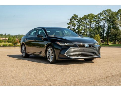 Used 2022 Toyota Avalon Limited w/ Advanced Safety Package FWD image 3
