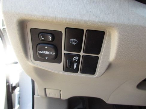 Used 2010 Toyota Prius Five w/ Advanced Technology Pkg FWD image 17