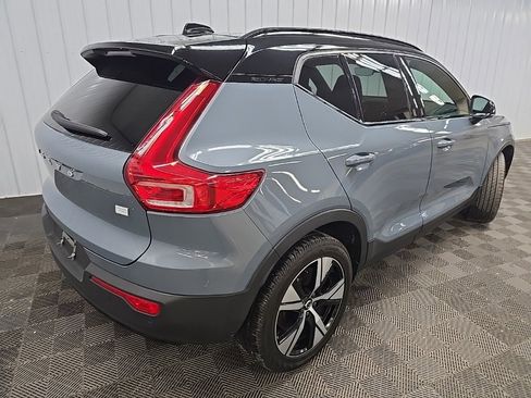 Used 2022 Volvo XC40 P8 Recharge Plus image 10