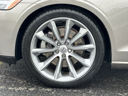 Used 2021 Volvo S60 T5 Momentum w/ Advanced Package image 25