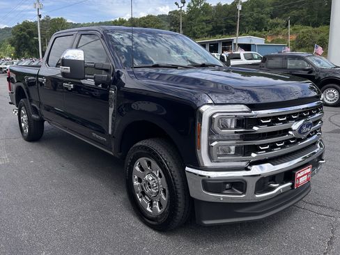 Certified 2024 Ford F250 Lariat w/ Lariat Ultimate Package AWD/4WD image 4