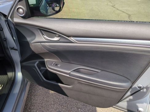 Used 2017 Honda Civic Touring image 28