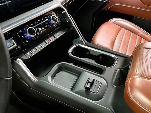 Used 2024 GMC Sierra 3500 Denali Ultimate image 17