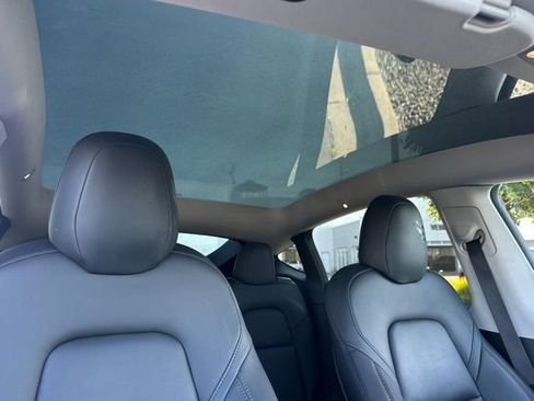 Used 2020 Tesla Model Y Long Range image 19