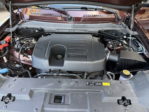 Used 2023 Land Rover Defender 130 SE image 12