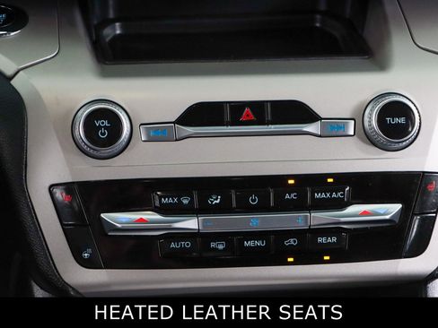 Used 2023 Ford Explorer XLT w/ Equipment Group 202A image 20