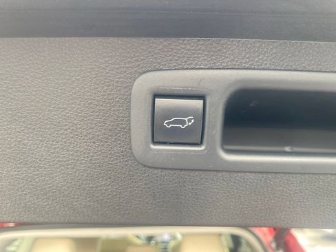 Used 2020 Toyota Highlander XLE AWD/4WD image 23