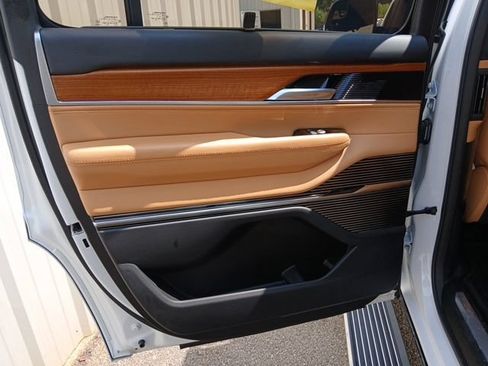 Used 2024 Jeep Grand Wagoneer Series III w/ Rear Seat Video Group 1 AWD/4WD image 35
