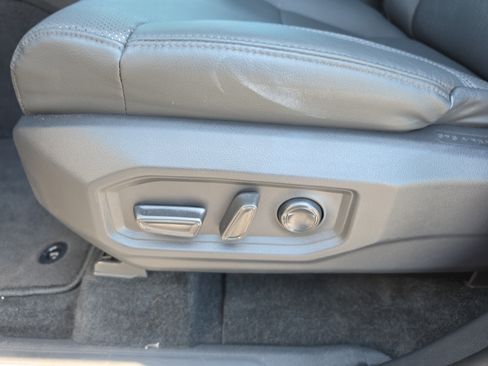 Used 2025 Toyota Tundra Limited AWD/4WD image 16