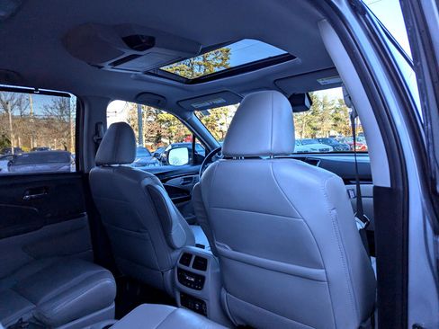 Used 2019 Honda Pilot Touring image 49