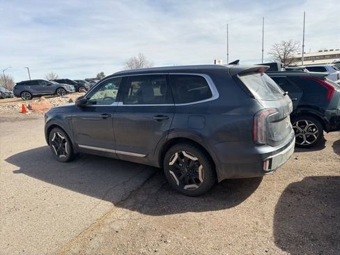 Used 2024 Kia Telluride EX image 3