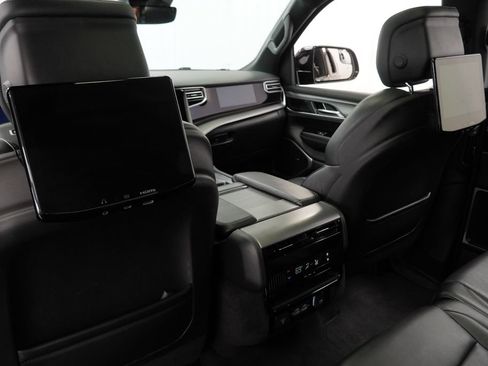 Used 2024 Jeep Wagoneer L Series II AWD/4WD image 15