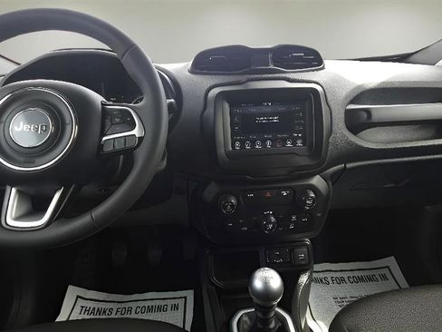 Used 2018 Jeep Renegade Latitude FWD image 13