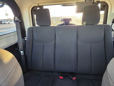 Used 2018 Jeep Wrangler Sport w/ Connectivity Group image 11