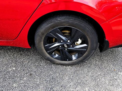 Used 2023 Hyundai Elantra SEL image 9