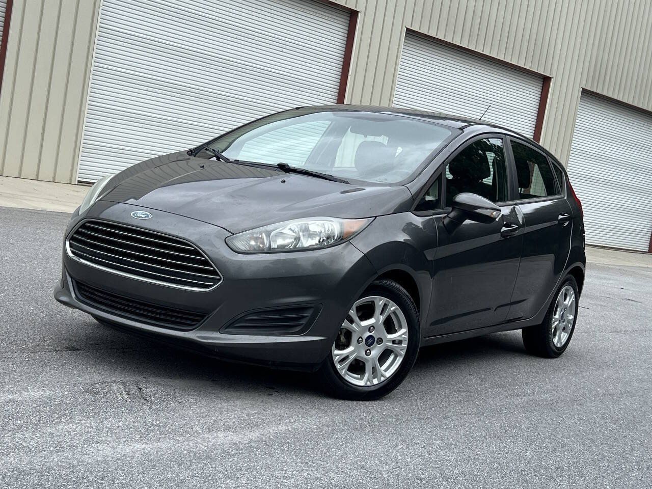 Used 2015 Ford Fiesta SE FWD image 1