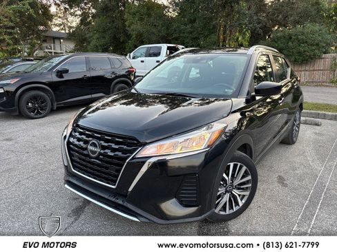 Used 2024 Nissan Kicks SV image 1