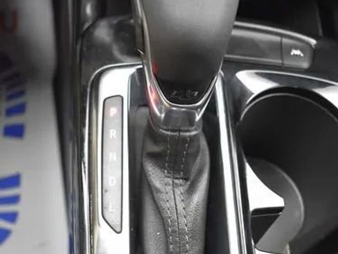 Used 2025 Chevrolet Trax LT w/ LT Convenience Package image 35