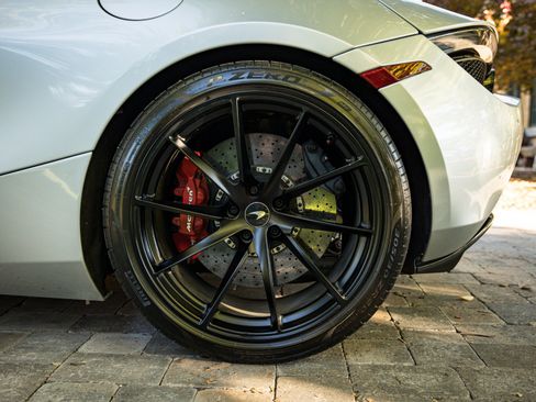 Used 2021 McLaren 720S Performance RWD image 18