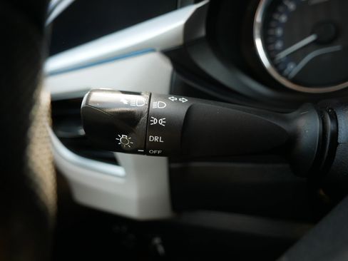 Used 2015 Toyota Corolla LE FWD image 32