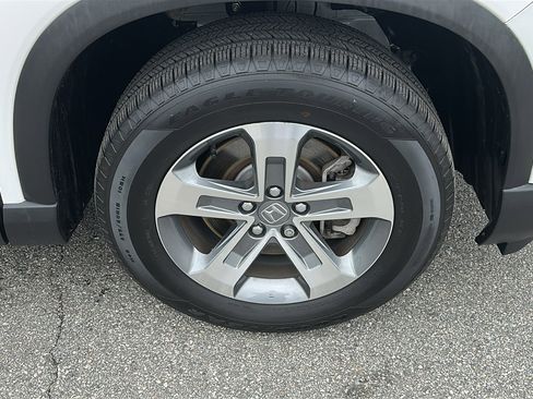 Used 2025 Honda Pilot EX-L image 9