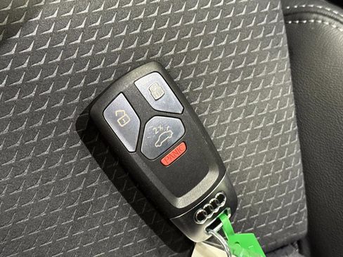 Used 2023 Audi Q5 e Prestige w/ Prestige Package image 27