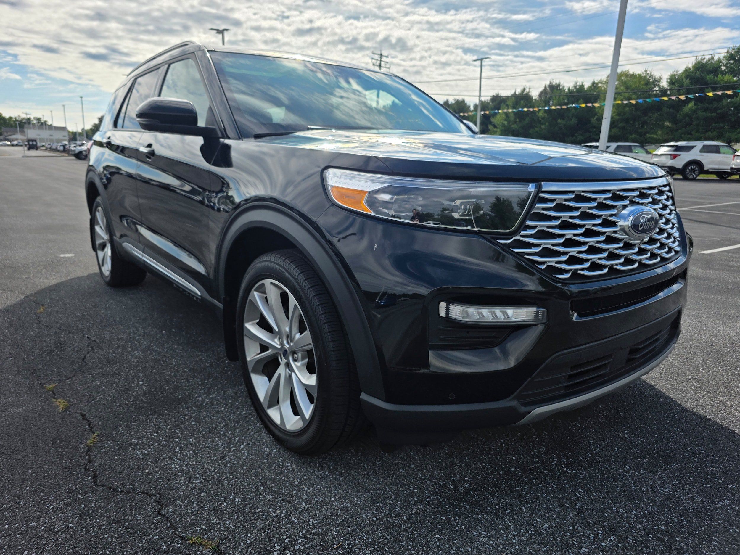 Used 2022 Ford Explorer Platinum w/ Equipment Group 601A AWD/4WD image 7