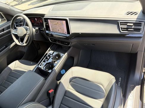 Used 2024 Volkswagen Atlas Cross Sport SEL AWD/4WD image 13