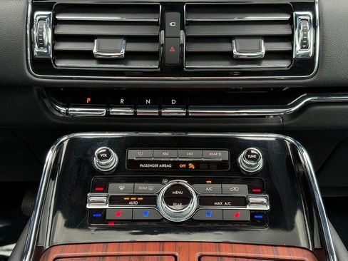 Certified 2024 Lincoln Navigator Reserve AWD/4WD image 18