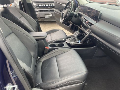 Used 2024 Kia Seltos EX FWD image 21