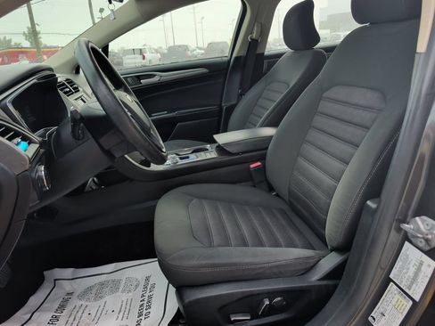 Used 2018 Ford Fusion SE FWD image 8