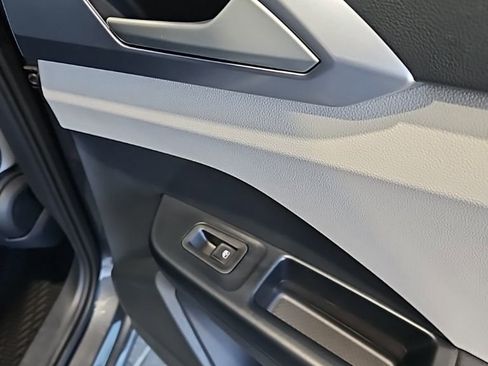 New 2026 Volkswagen Taos SE image 15