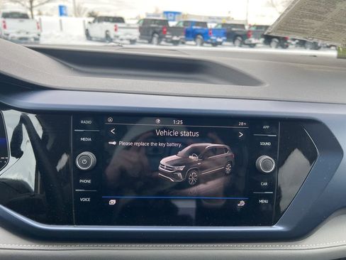 Used 2024 Volkswagen Taos SE image 17