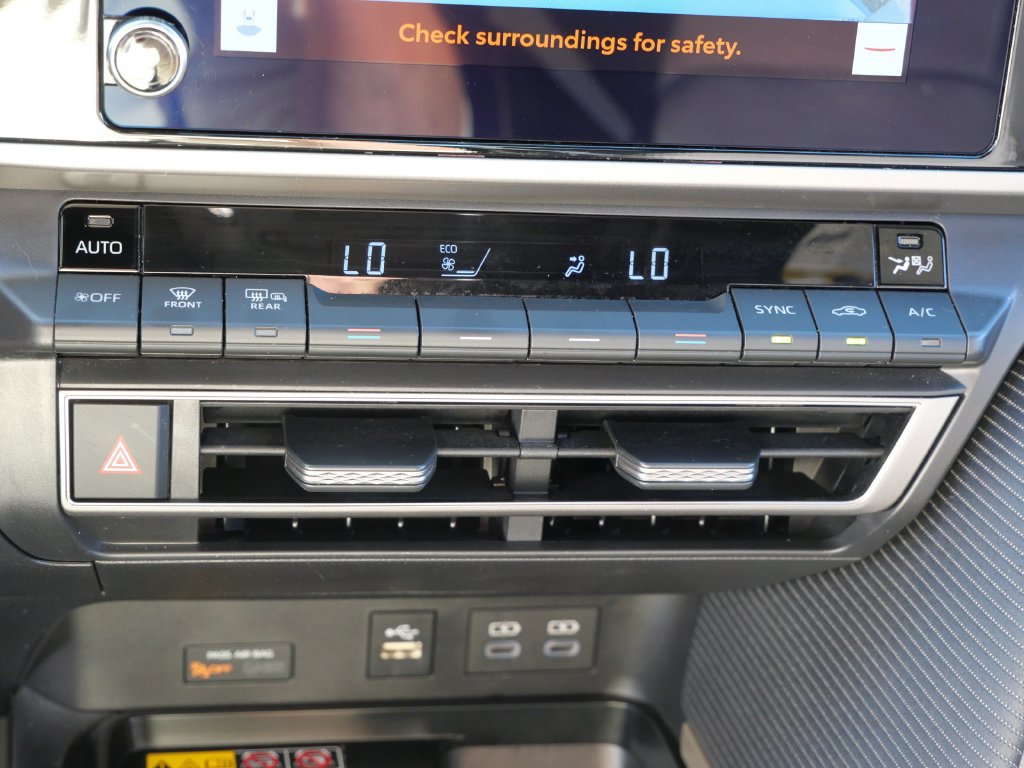Certified 2025 Toyota Camry SE FWD image 19