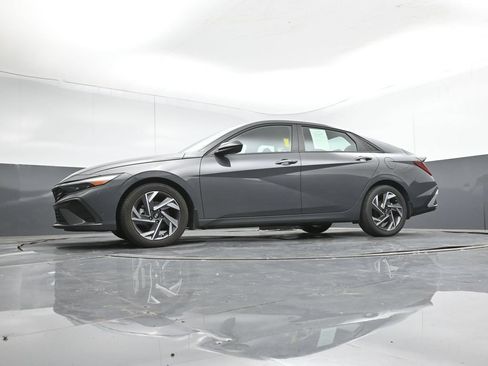 Certified 2025 Hyundai Elantra Sport FWD image 41