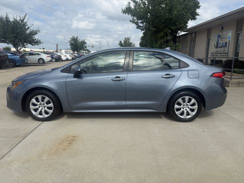 Used 2021 Toyota Corolla LE FWD image 4