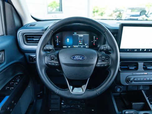 Used 2025 Ford Maverick Lobo AWD/4WD image 12