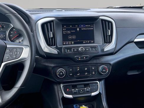 Used 2024 GMC Terrain SLE image 11